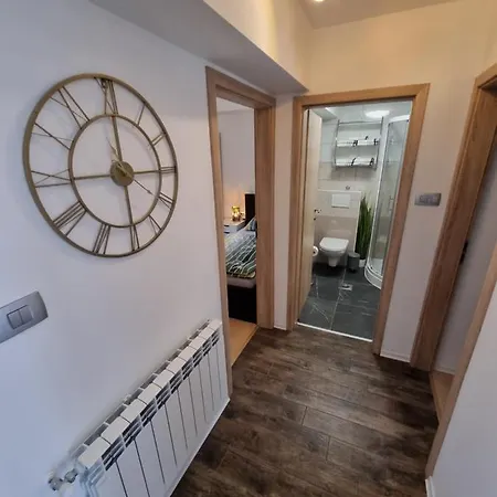 Hosnar, Apartma Lev