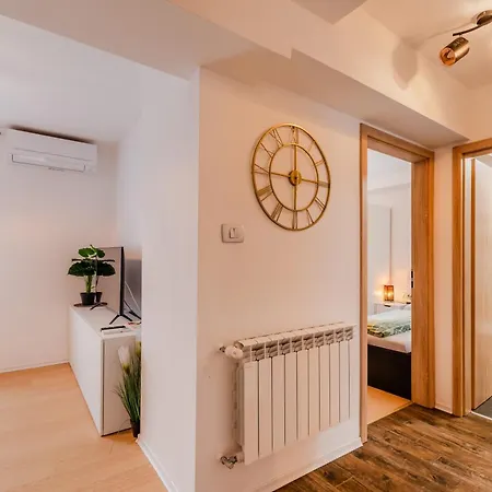 Hosnar, Apartma Lev *