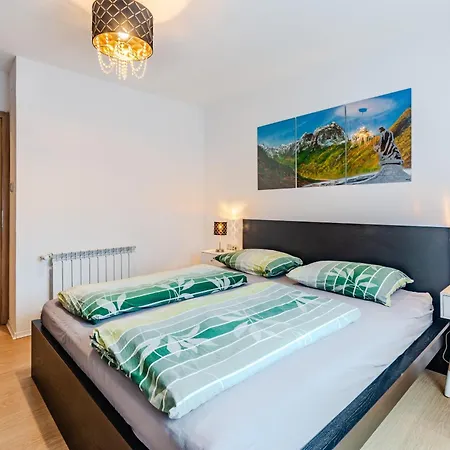 Hosnar, Apartma Lev *
