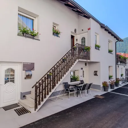 Hosnar, Apartma Lev