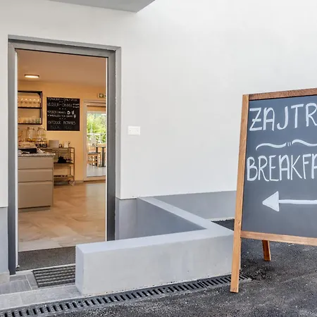Hosnar, Apartma Lev Apartment *