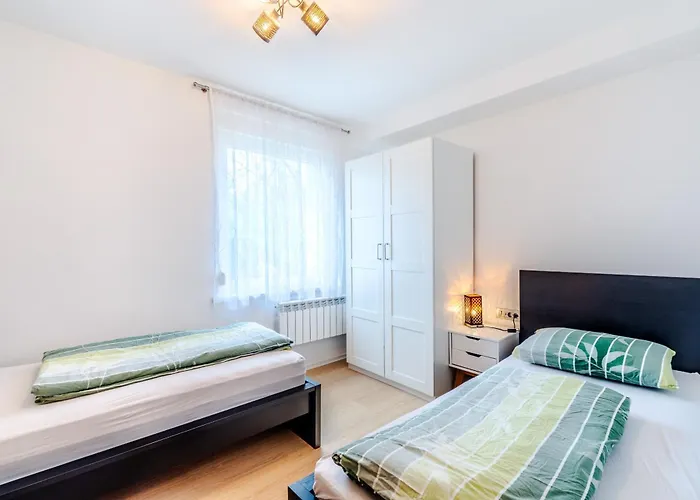 Daire Hosnar, Apartma Lev