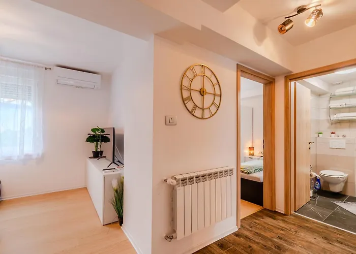 Hosnar, Apartma Lev *