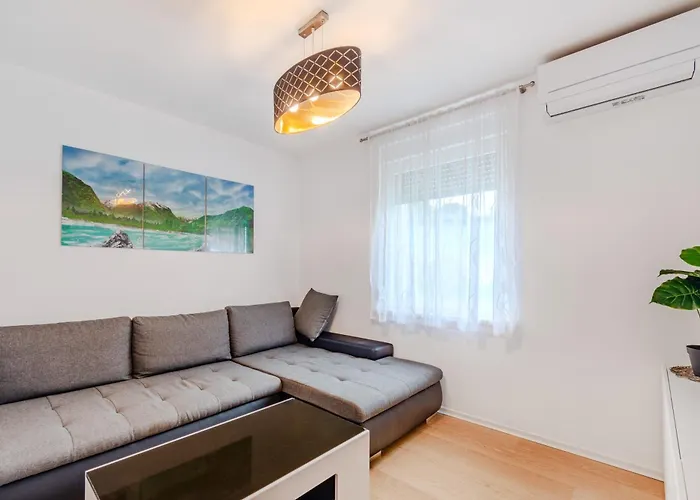 Hosnar, Apartma Lev Bovec