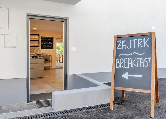 Hosnar, Apartma Lev Daire *