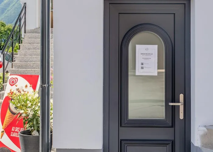 Hosnar, Apartma Lev *