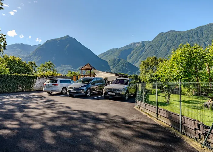 Hosnar, Apartma Lev Daire